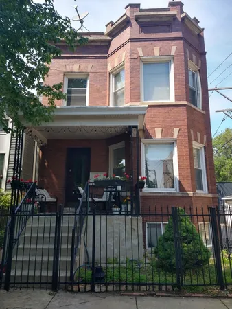 $2,400 | 2016 West Warner Avenue, Unit 2, Chicago, IL 60618