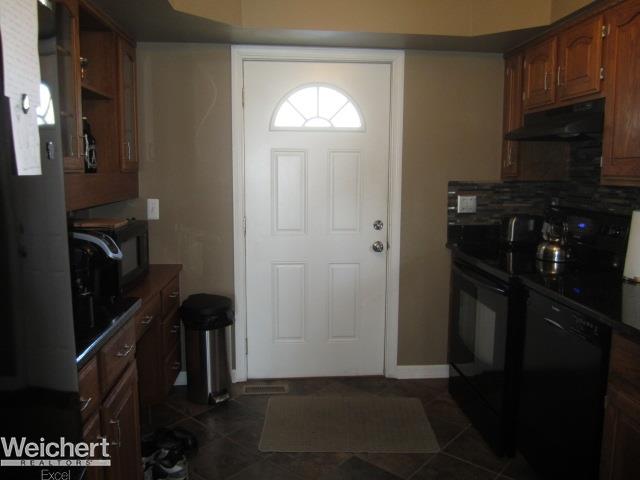 31784 North River Road Harrison Township, MI 48045 - Photo 24 of 66 31343983-23.JPG
