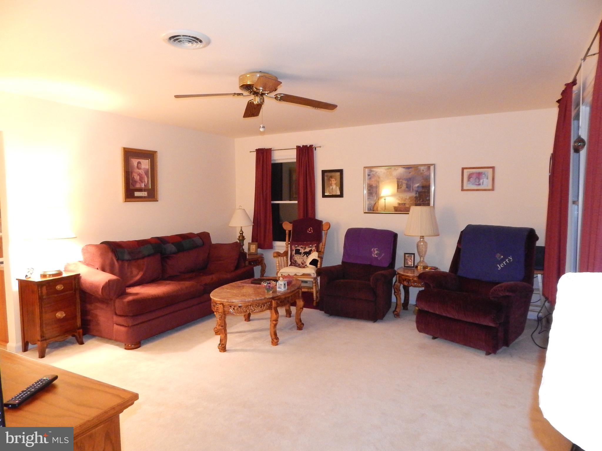 3320 Highland Ridge Road Berkeley Springs, WV 25411 - Photo 6 of 32 Living Room