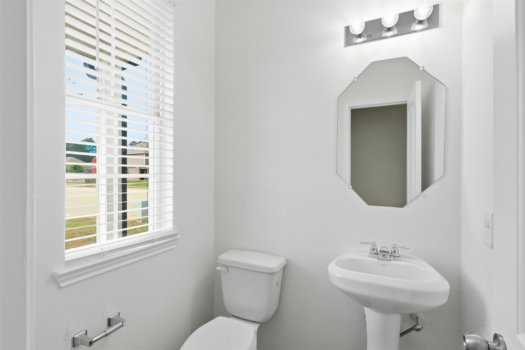 3503 Cannon Drive Conroe, TX 77301 - Photo 4 of 29 half bath