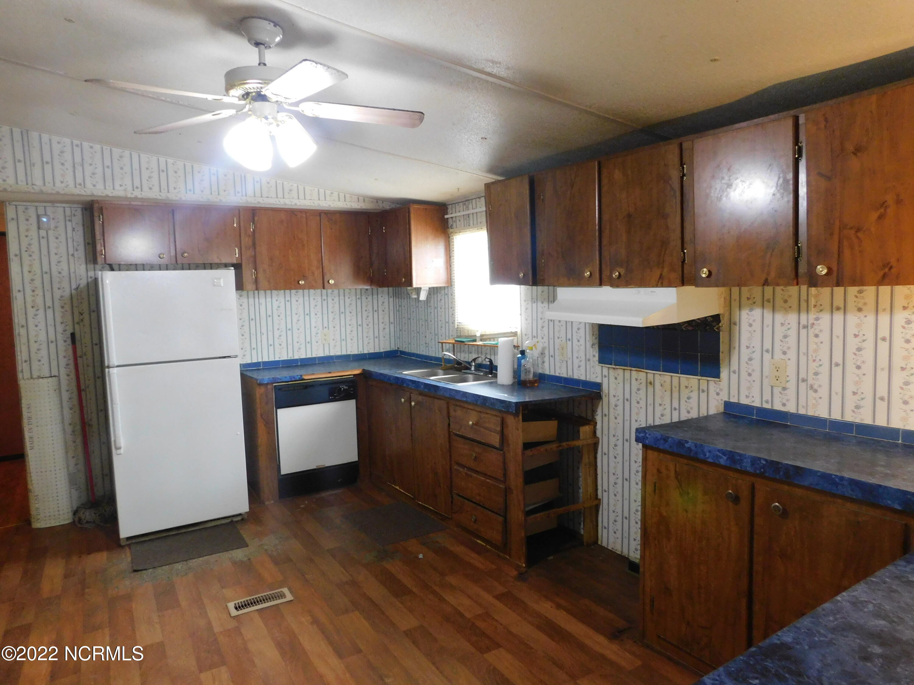 14409 Highway 130 Maxton, NC 28364 - Photo 3 of 22 DSCN6128