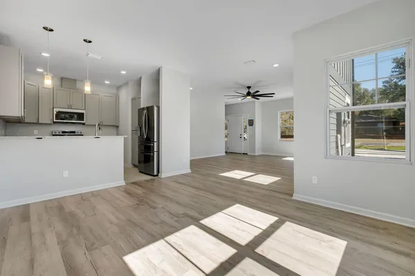 $2,750 | 2022 Trimble Road, Tallahassee, FL 32303