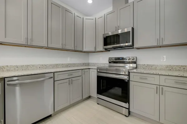 $2,750 | 2022 Trimble Road, Tallahassee, FL 32303