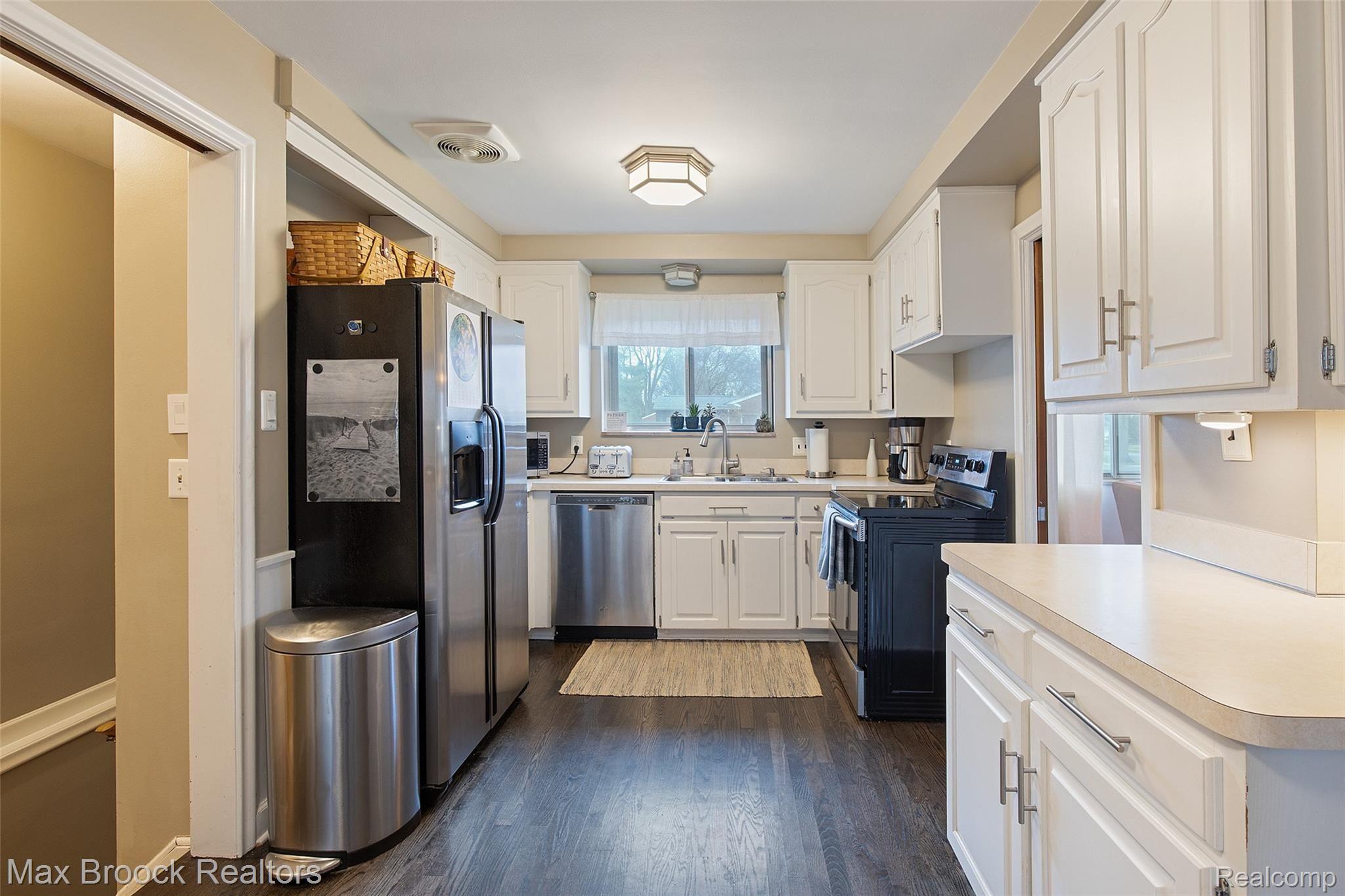 15991 Reedmere Avenue Franklin, MI 48025 - Photo 9 of 25 Kitchen.jpg