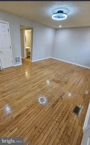 en empty room with wooden floor