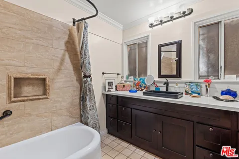 $1,230,000 | 836 North Benton Way, Los Angeles, CA 90026