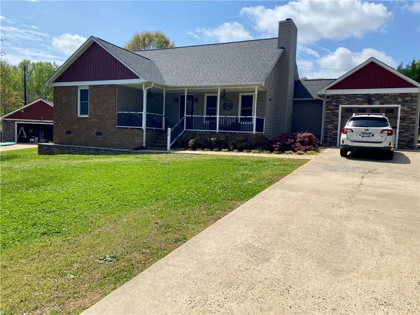 $325,000 | 210 Twin Lakes Drive, Anderson, SC 29621