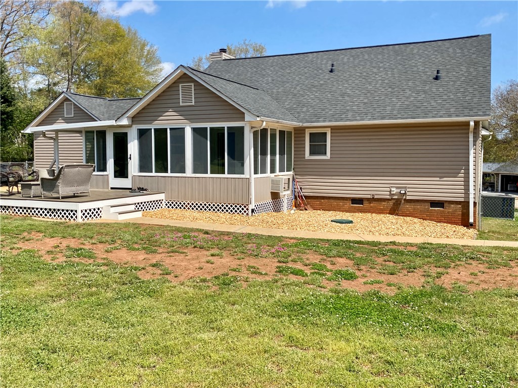 210 Twin Lakes Drive Anderson, SC 29621 - Photo 6 of 44 This charming home offers a welcoming exterior with a delightful deck for outdoor enjoyment.