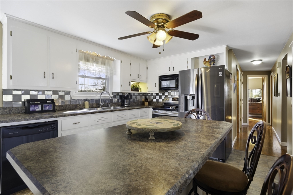 39 Dixie Terrace Chicopee, MA 01020 - Photo 15 of 32