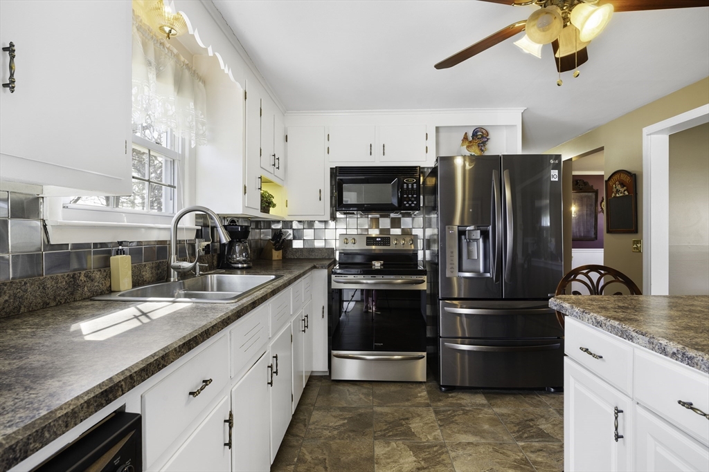 39 Dixie Terrace Chicopee, MA 01020 - Photo 16 of 32