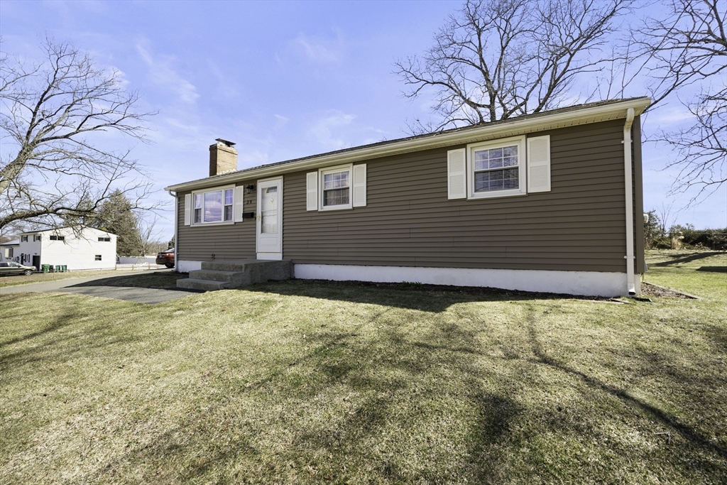 39 Dixie Terrace Chicopee, MA 01020 - Photo 3 of 32