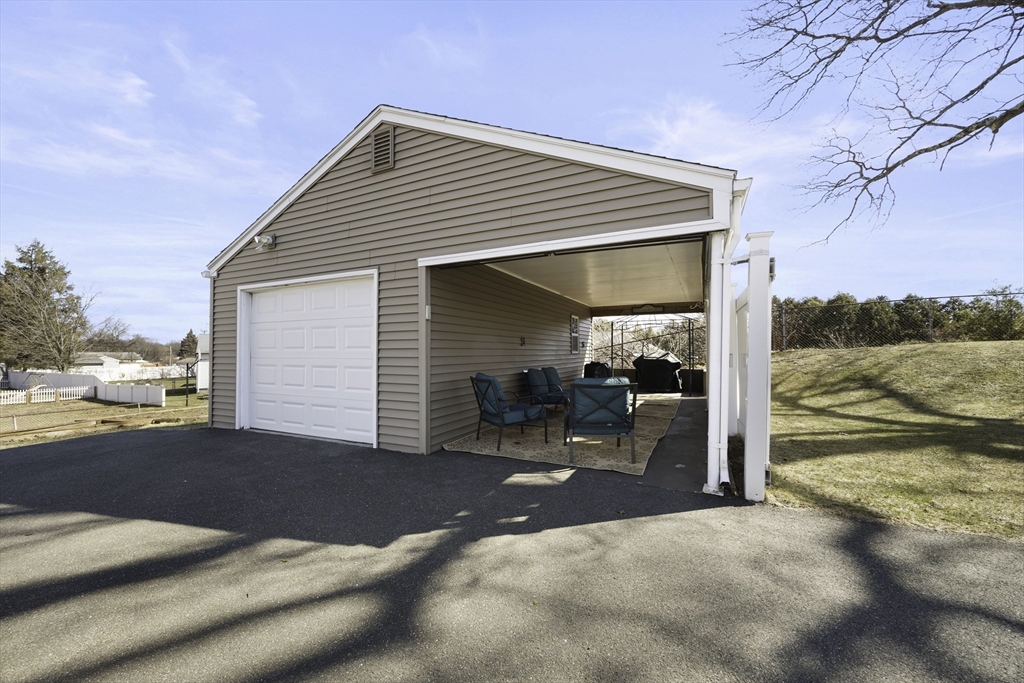 39 Dixie Terrace Chicopee, MA 01020 - Photo 7 of 32