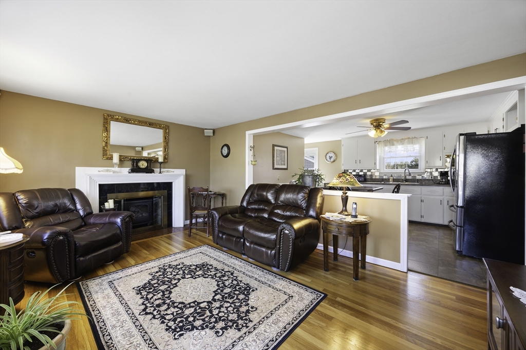 39 Dixie Terrace Chicopee, MA 01020 - Photo 10 of 32