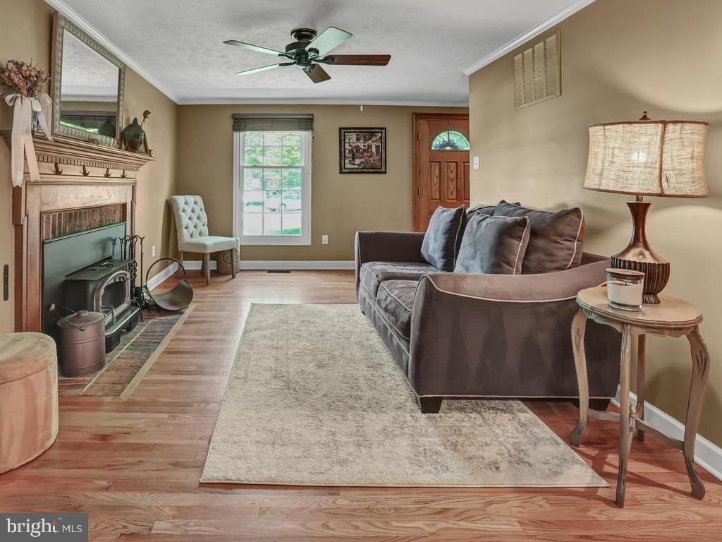 4317 Zircon Road Middletown, MD 21769 - Photo 11 of 60 Living Room