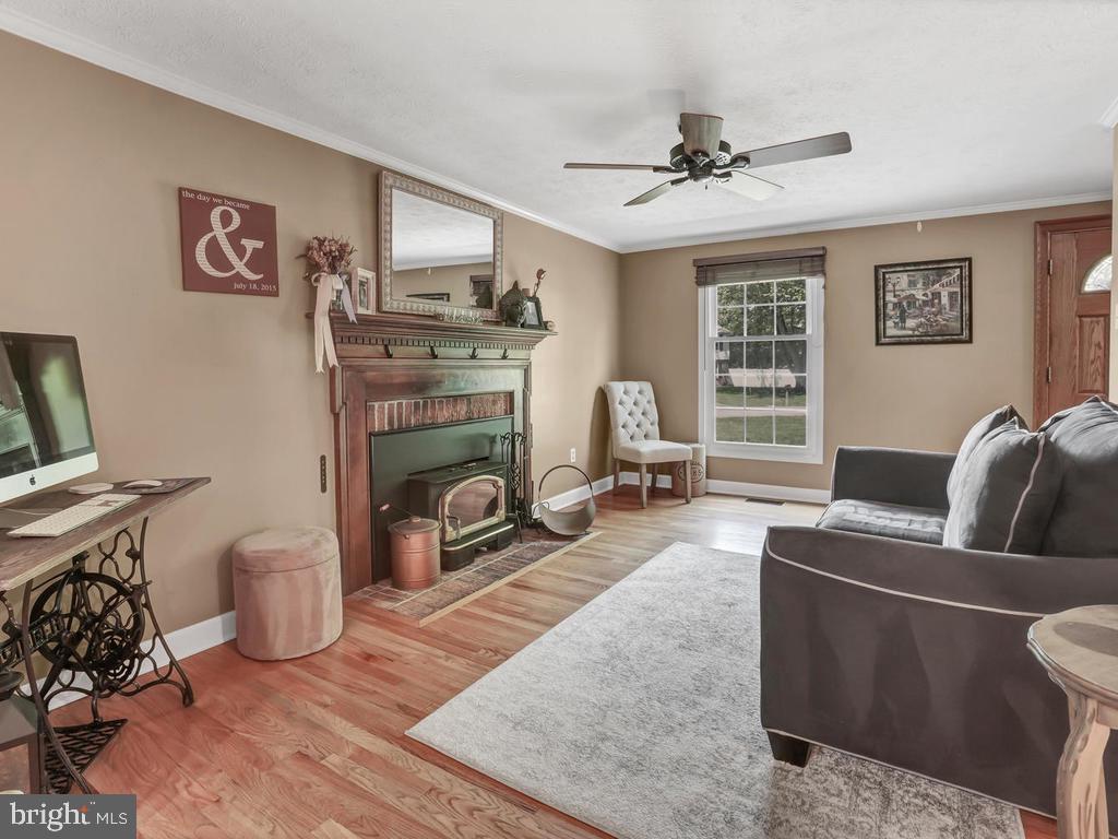 4317 Zircon Road Middletown, MD 21769 - Photo 10 of 60 Living Room