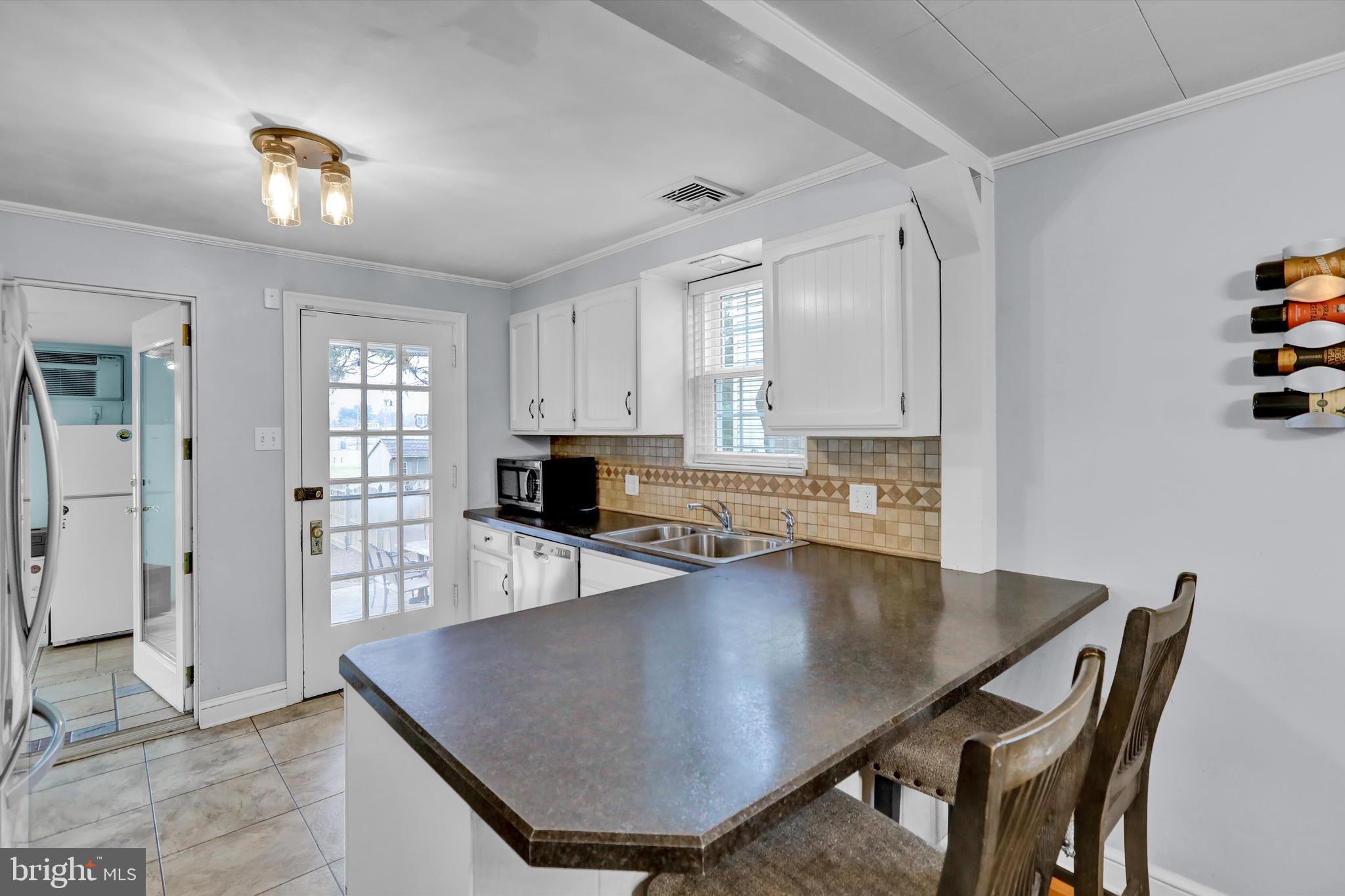 521 Pleasure Road Lancaster, PA 17601 - Photo 12 of 37 Kitchen
