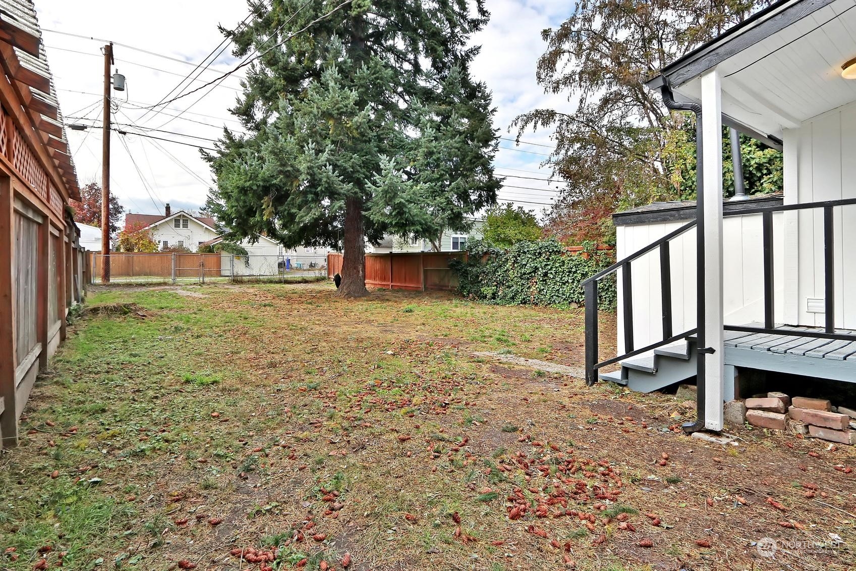 1718 Rockefeller Avenue Everett, WA 98201 - Photo 16 of 17 a view of a yard with wooden fence