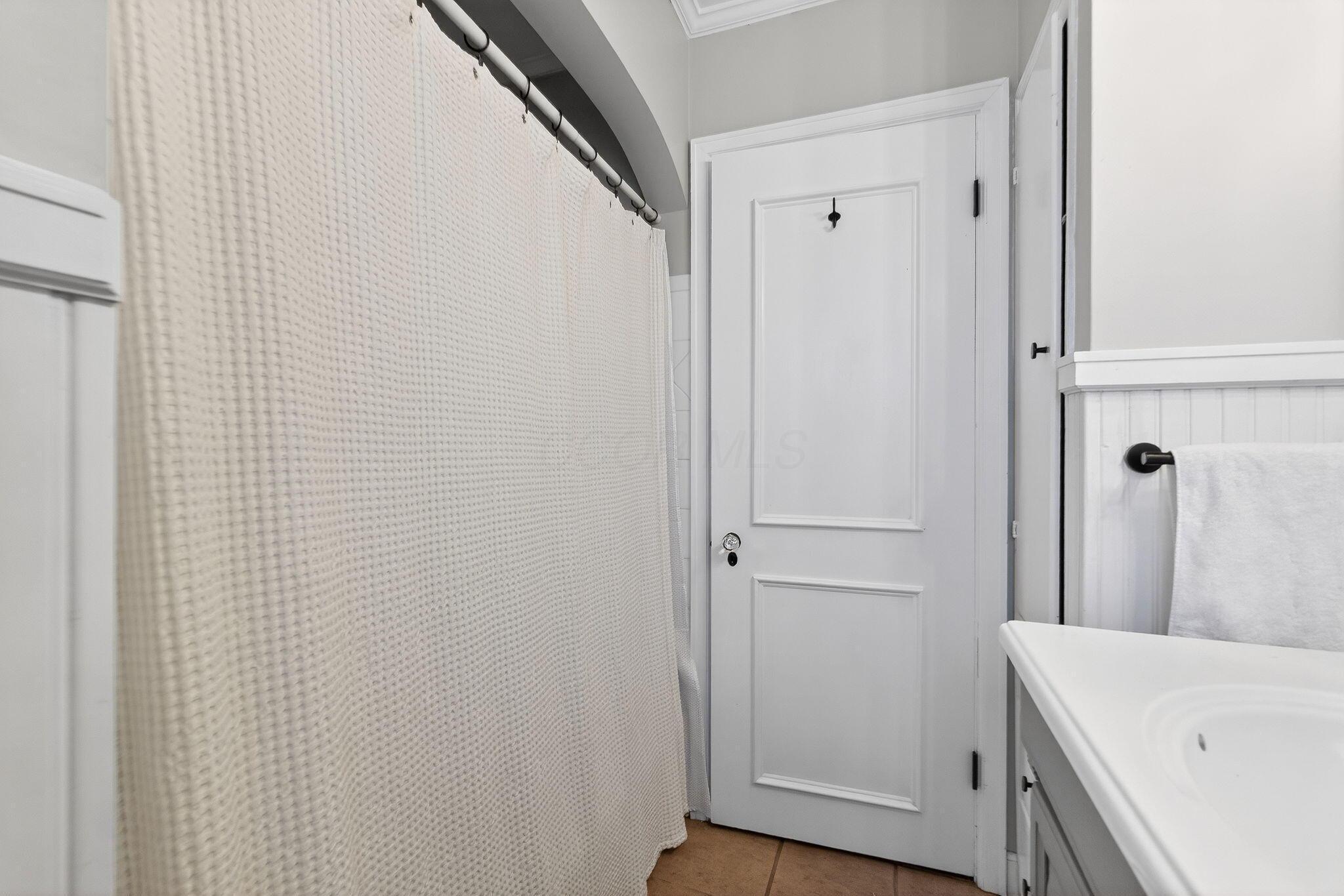 205 West Henderson Road Columbus, OH 43214 - Photo 34 of 63 205 W Henderson (Interior)-29
