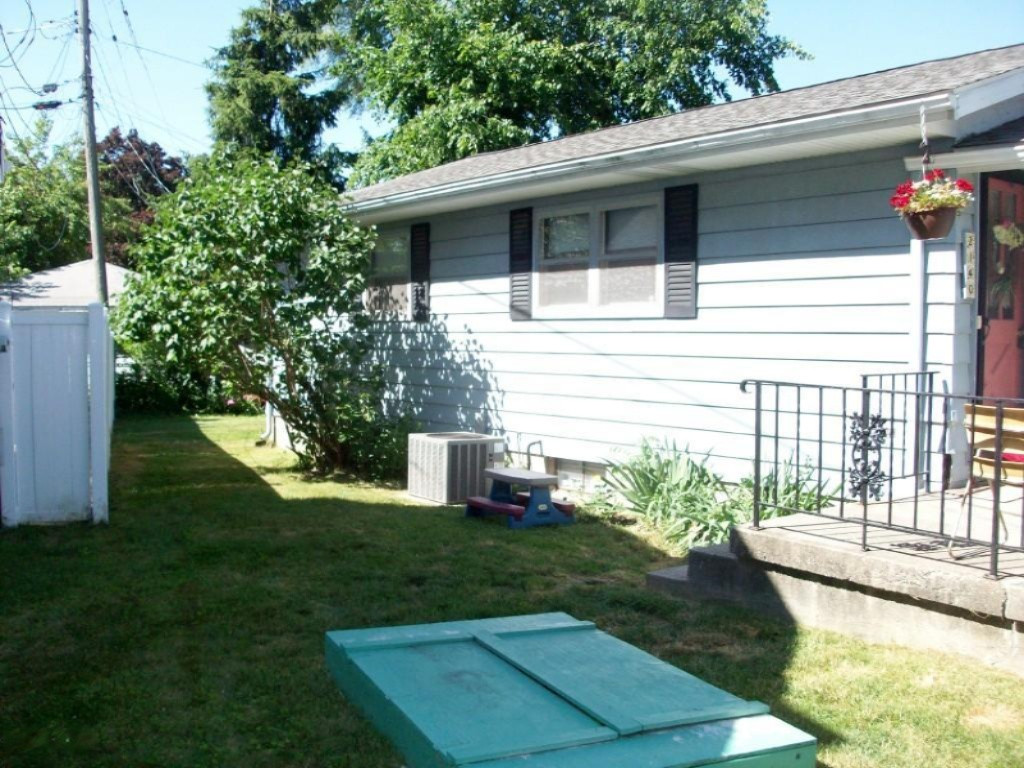 2140 Hamstead Road Northwest Grand Rapids, MI 49504 - Photo 11 of 11 Hamstead side