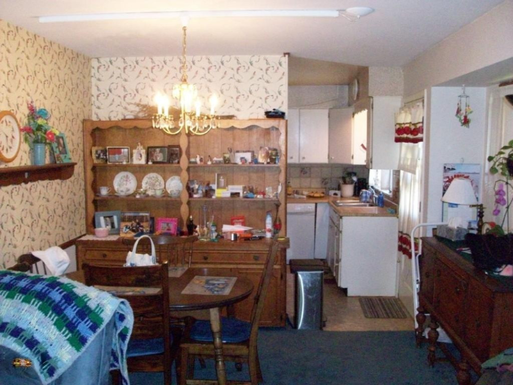 2140 Hamstead Road Northwest Grand Rapids, MI 49504 - Photo 7 of 11 Hamstead dining area