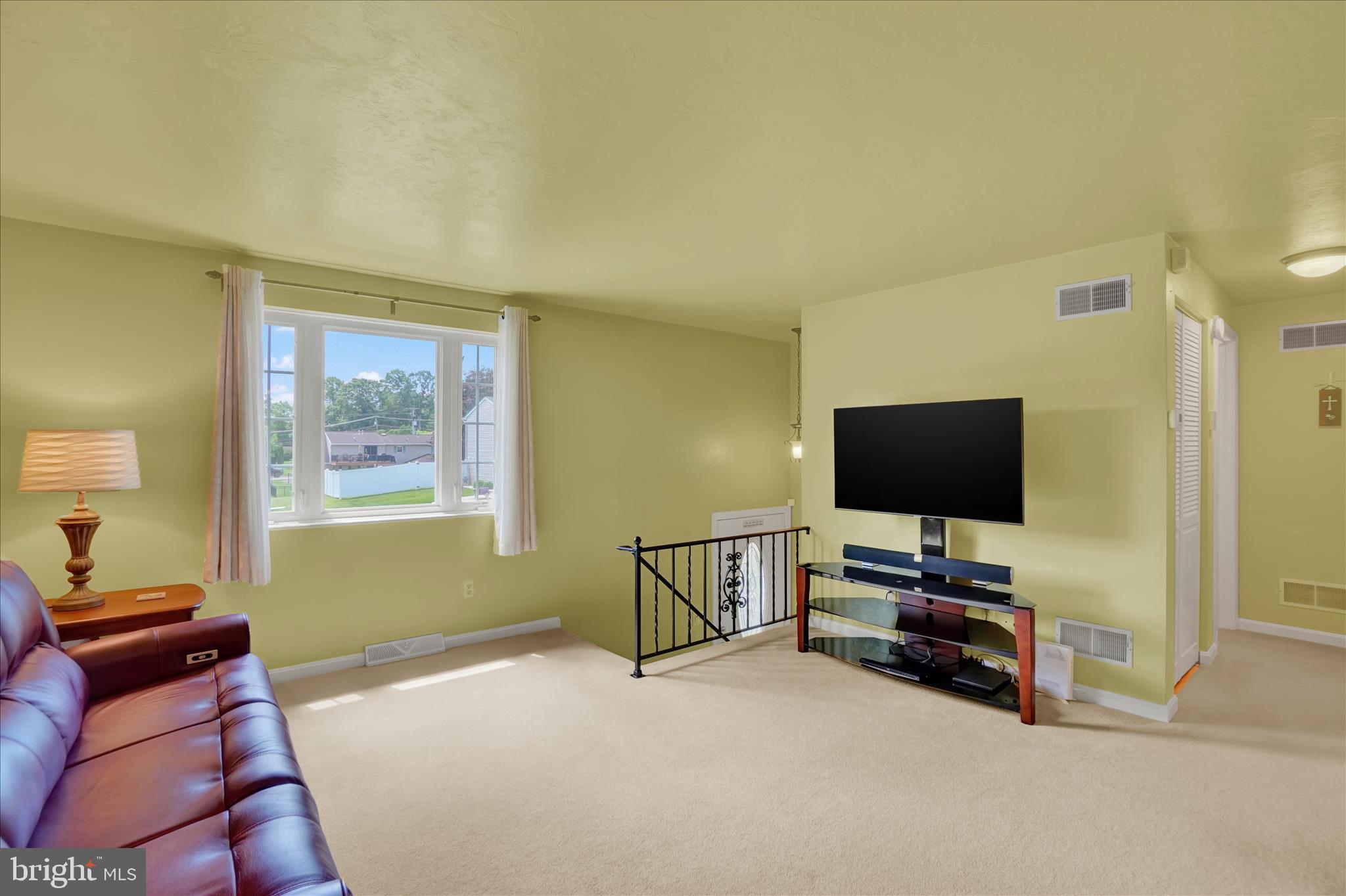 2437 Heather Road York, PA 17408 - Photo 5 of 44