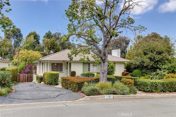 $2,125,000 | 121 Vía Ardilla, Palos Verdes Estates, CA 90274