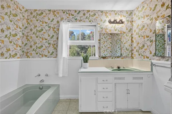 $2,125,000 | 121 Vía Ardilla, Palos Verdes Estates, CA 90274