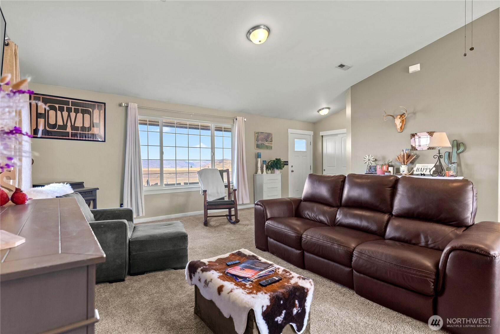 1486 North Star Road Malott, WA 98829 - Photo 19 of 40 a living room with furniture and a window