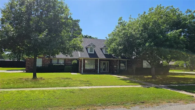$425,000 | 907 North Main Street, Leonard, TX 75452