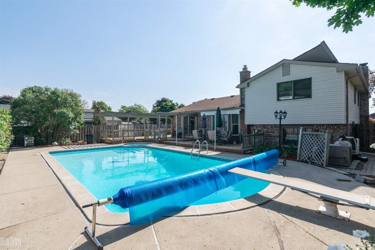 43371 Saal Road Sterling Heights, MI 48313 - Photo 25 of 27 31349096-24.JPG