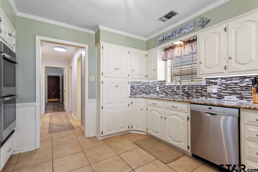 6005 Raleigh Drive Tyler, TX 75703 - Photo 12 of 35