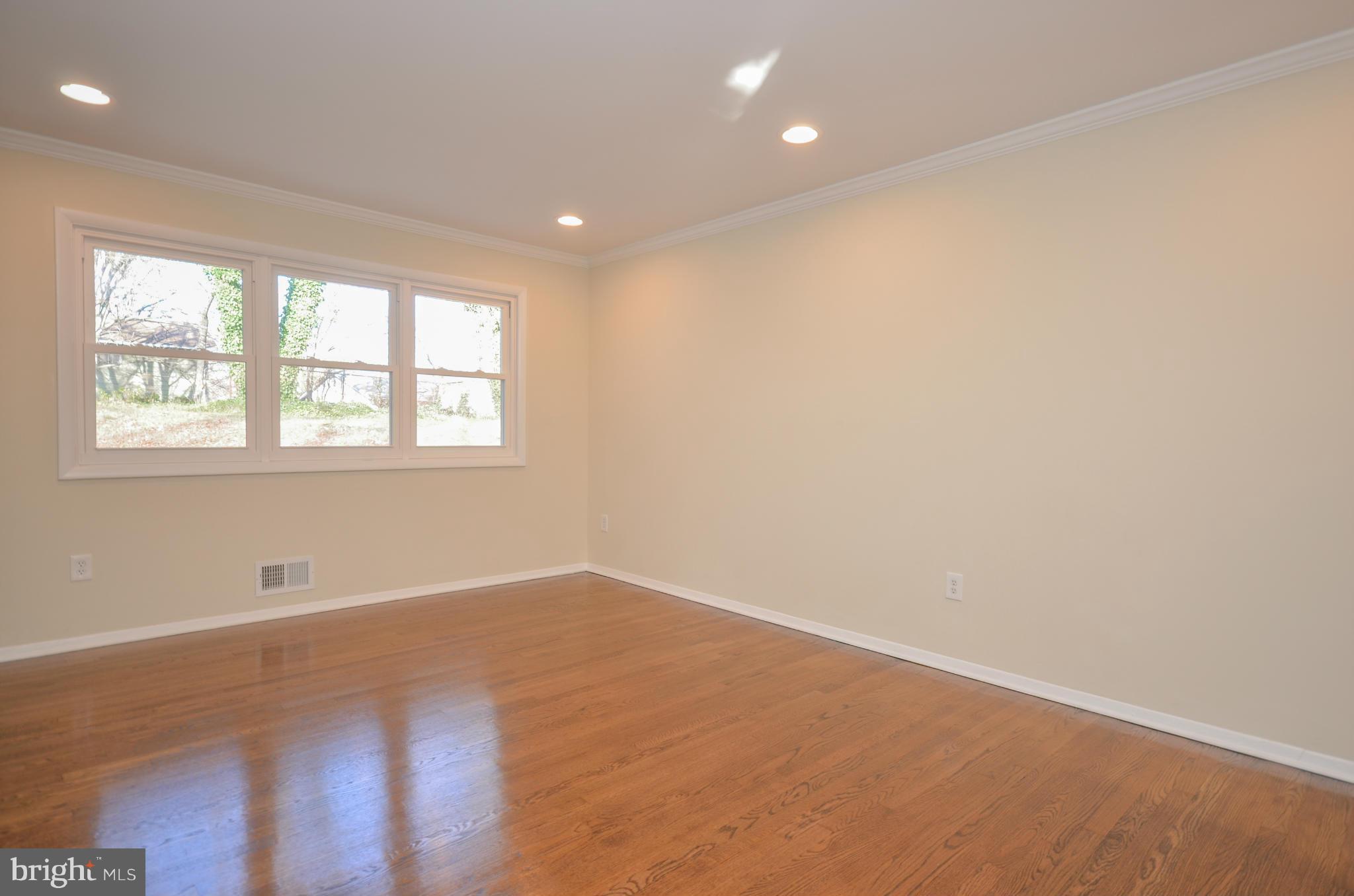 4511 Kinmount Road Lanham, MD 20706 - Photo 2 of 30 Living Room