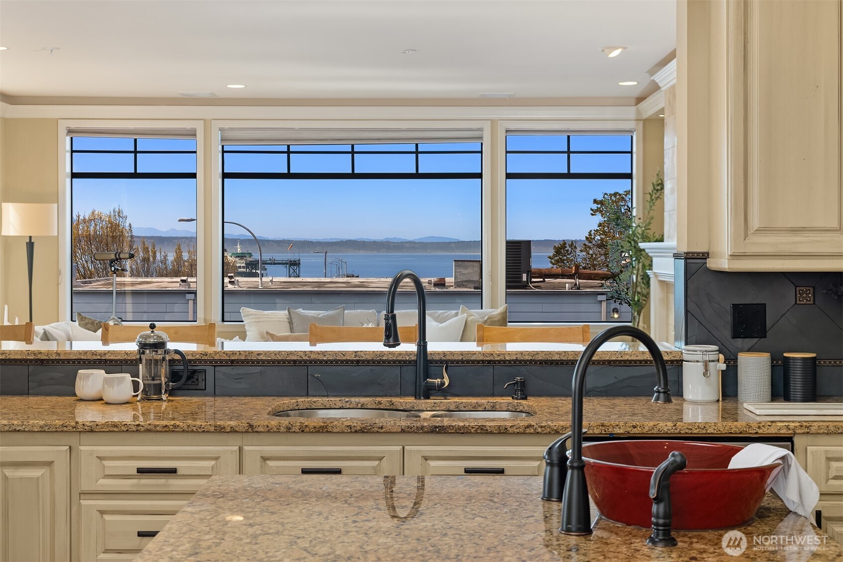 111 Main Street, Unit 203 Edmonds, WA 98020 - Photo 13 of 40