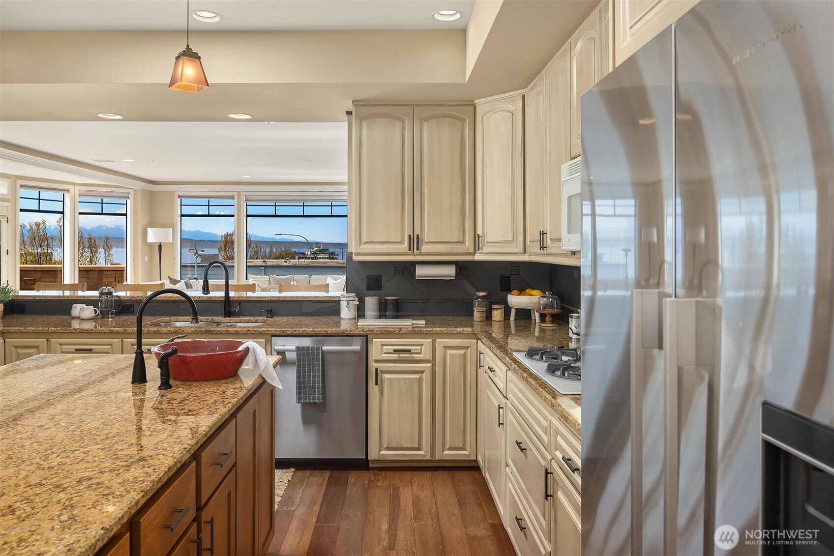 111 Main Street, Unit 203 Edmonds, WA 98020 - Photo 15 of 40