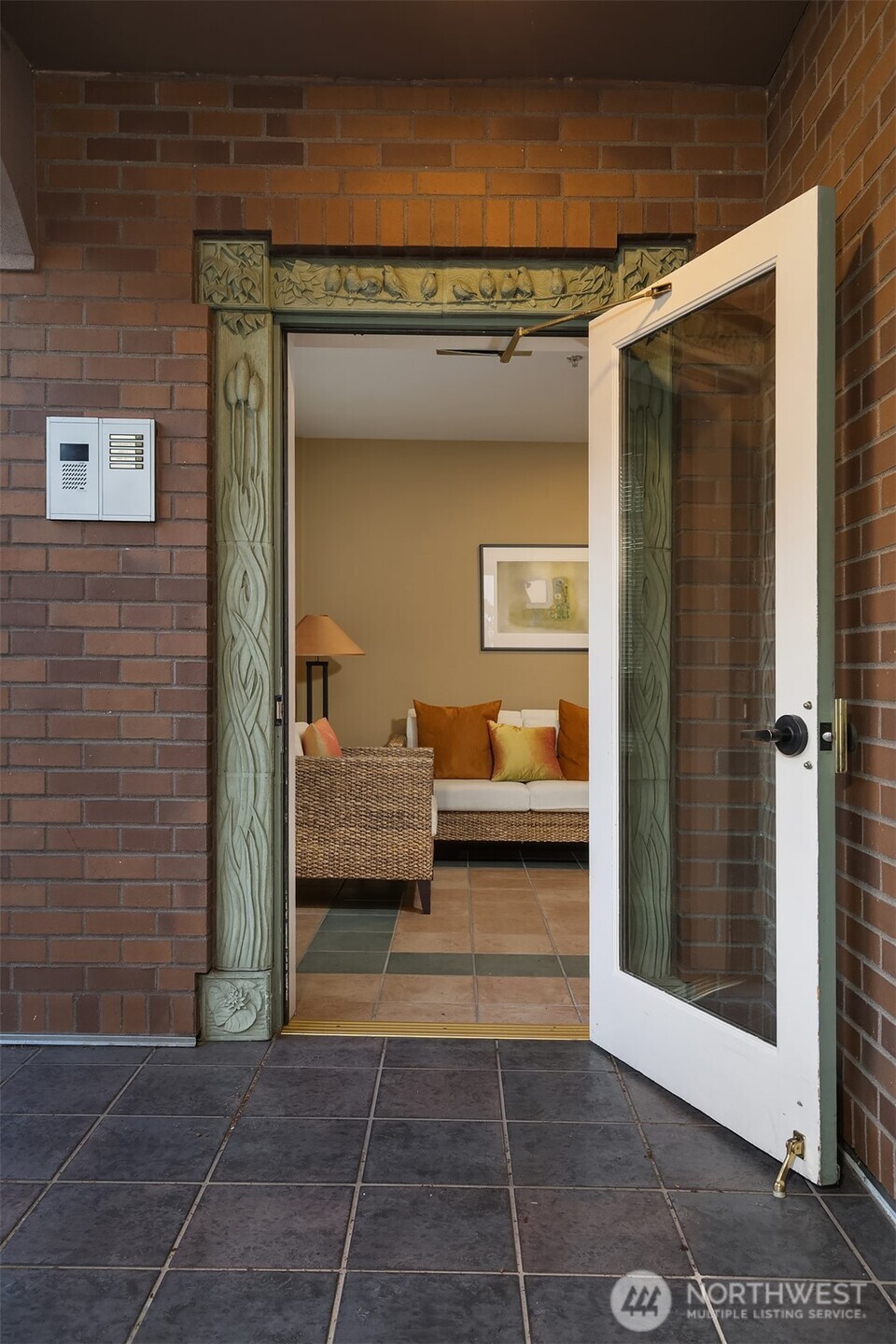 111 Main Street, Unit 203 Edmonds, WA 98020 - Photo 6 of 40