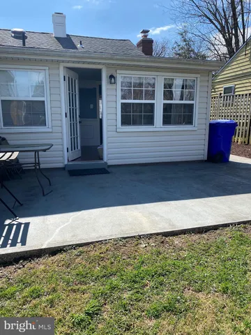 a view of a livingroom with an empty space