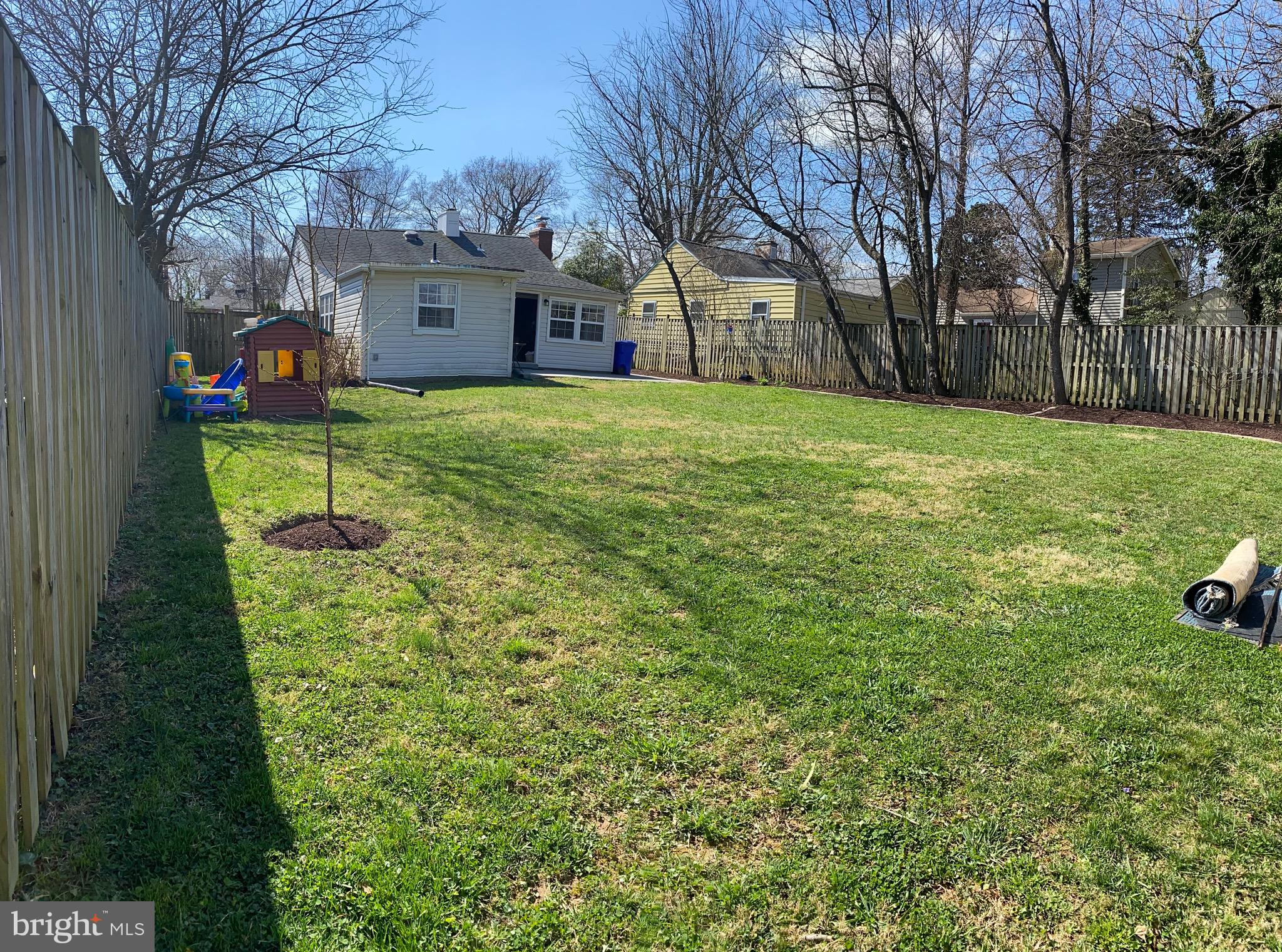 1403 Gleason Street Silver Spring, MD 20902 - Photo 33 of 34 a view of a backyard with a white house