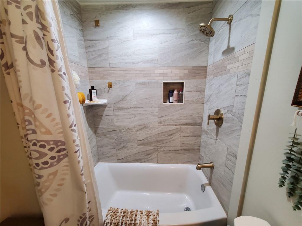 606 Keetor Road Talking Rock, GA 30175 - Photo 20 of 93 a bathroom with a bathtub and shower