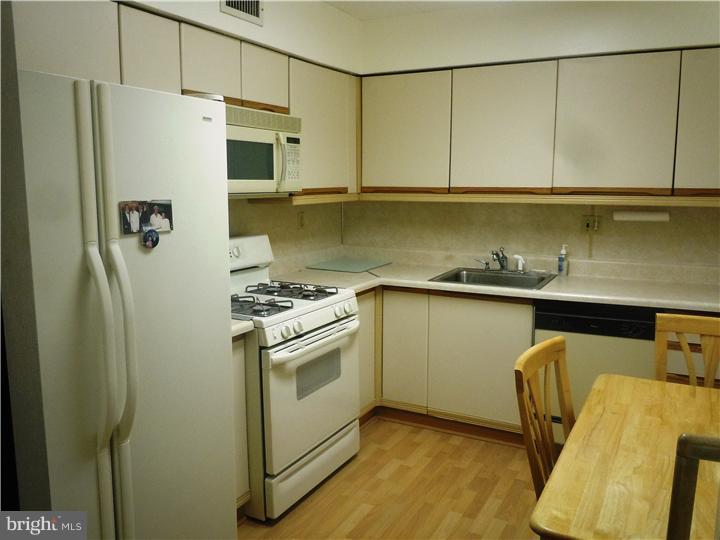 8920 Krewstown Road, Unit 215 Philadelphia, PA 19115 - Photo 11 of 25 Kitchen