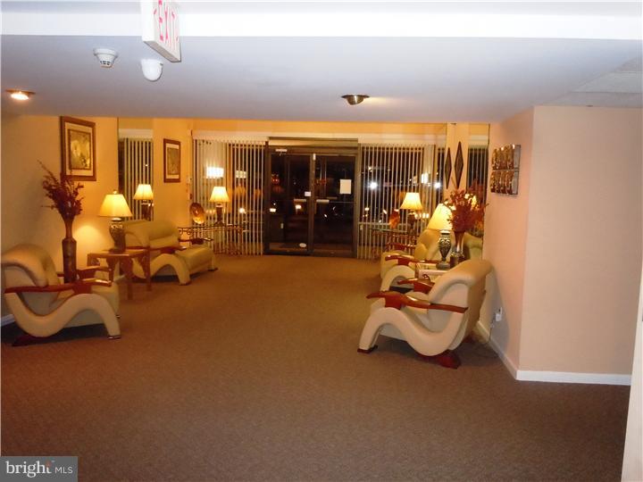 8920 Krewstown Road, Unit 215 Philadelphia, PA 19115 - Photo 5 of 25 Foyer