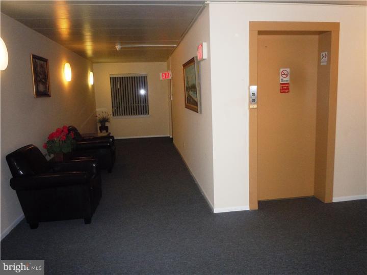 8920 Krewstown Road, Unit 215 Philadelphia, PA 19115 - Photo 6 of 25 Hallway