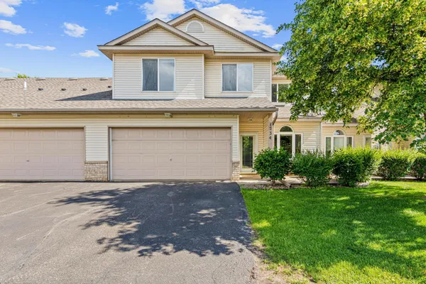 $284,900 | 1234 Crystal Place East, Chaska, MN 55318