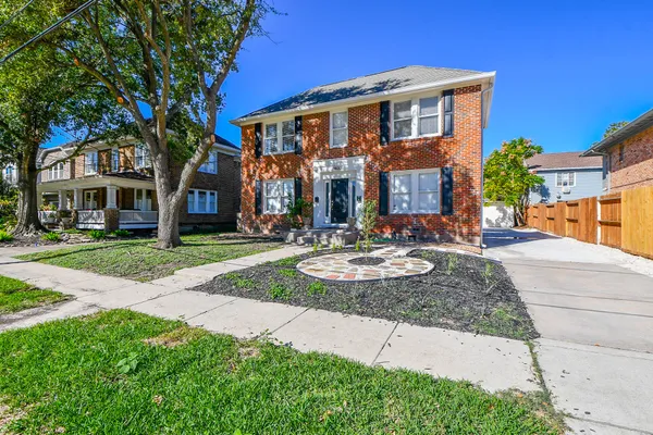 $2,325 | 1632 Bonnie Brae Street, Unit B, Houston, TX 77006