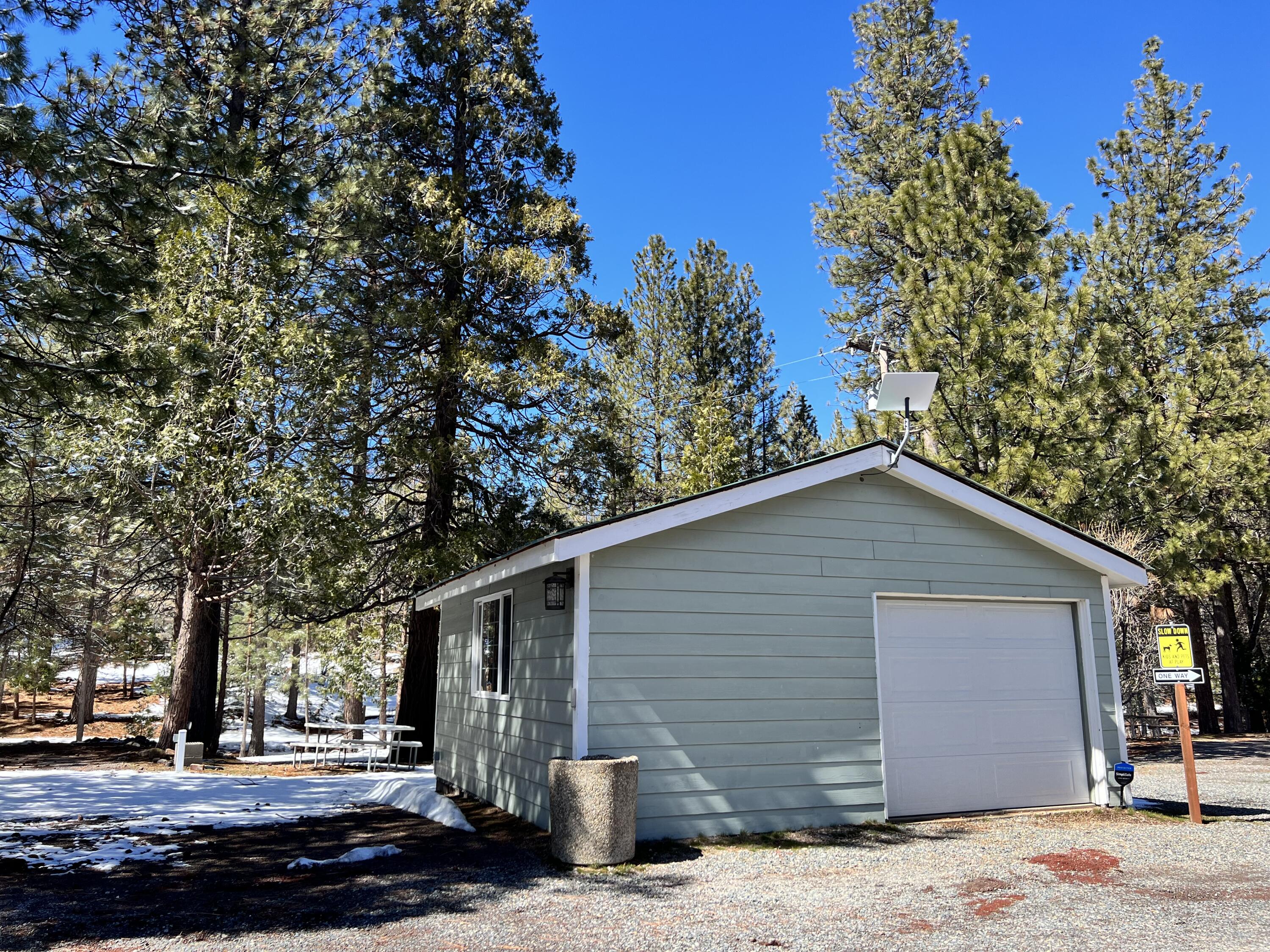 27535 Edgewood Road Weed, CA 96094 - Photo 18 of 34 1 garage