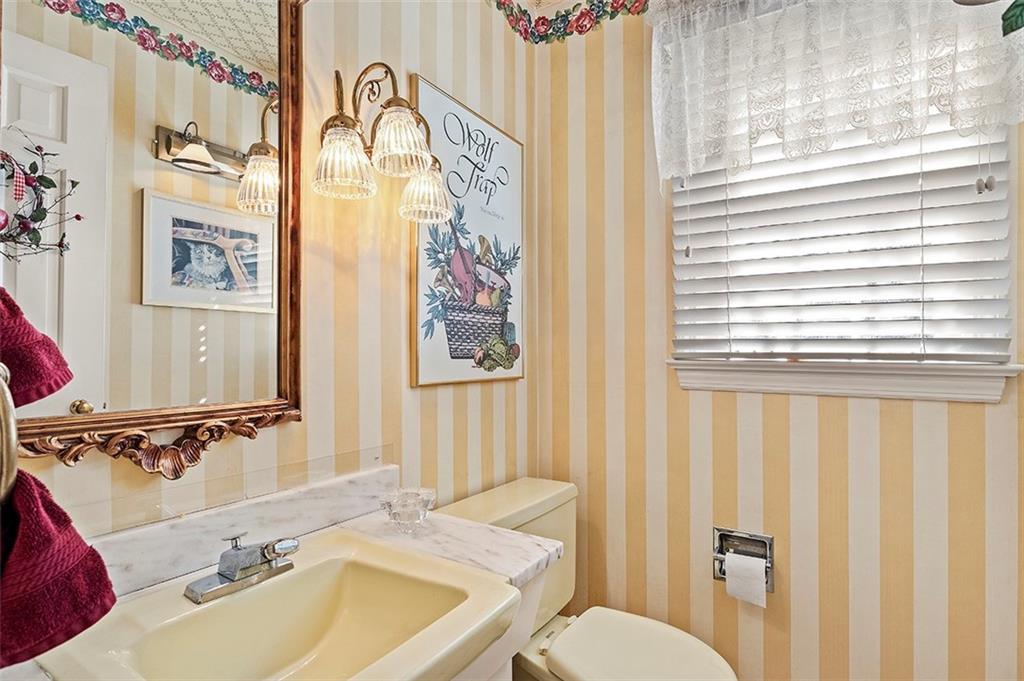 945 Old Hickory Road Pittsburgh, PA 15243 - Photo 11 of 22 Gallery Image 11