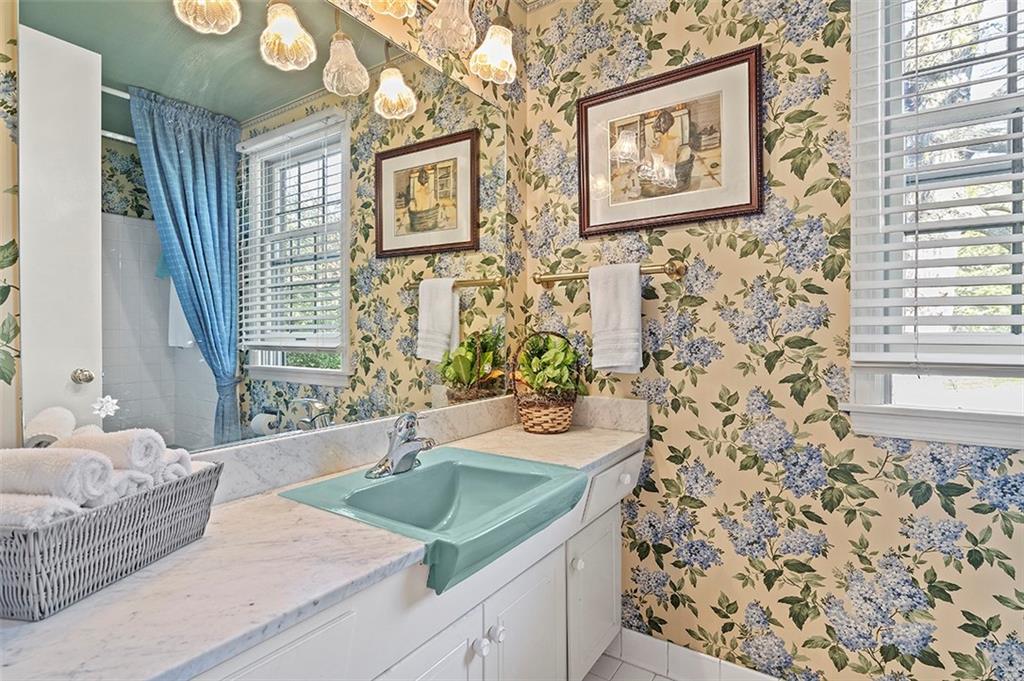 945 Old Hickory Road Pittsburgh, PA 15243 - Photo 15 of 22 Gallery Image 15