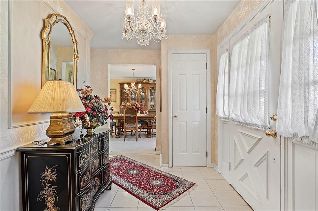 945 Old Hickory Road Pittsburgh, PA 15243 - Photo 3 of 22 Gallery Image 3