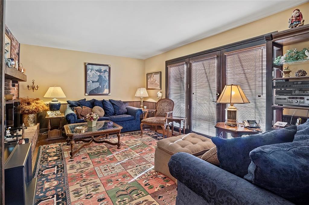 945 Old Hickory Road Pittsburgh, PA 15243 - Photo 9 of 22 Gallery Image 9