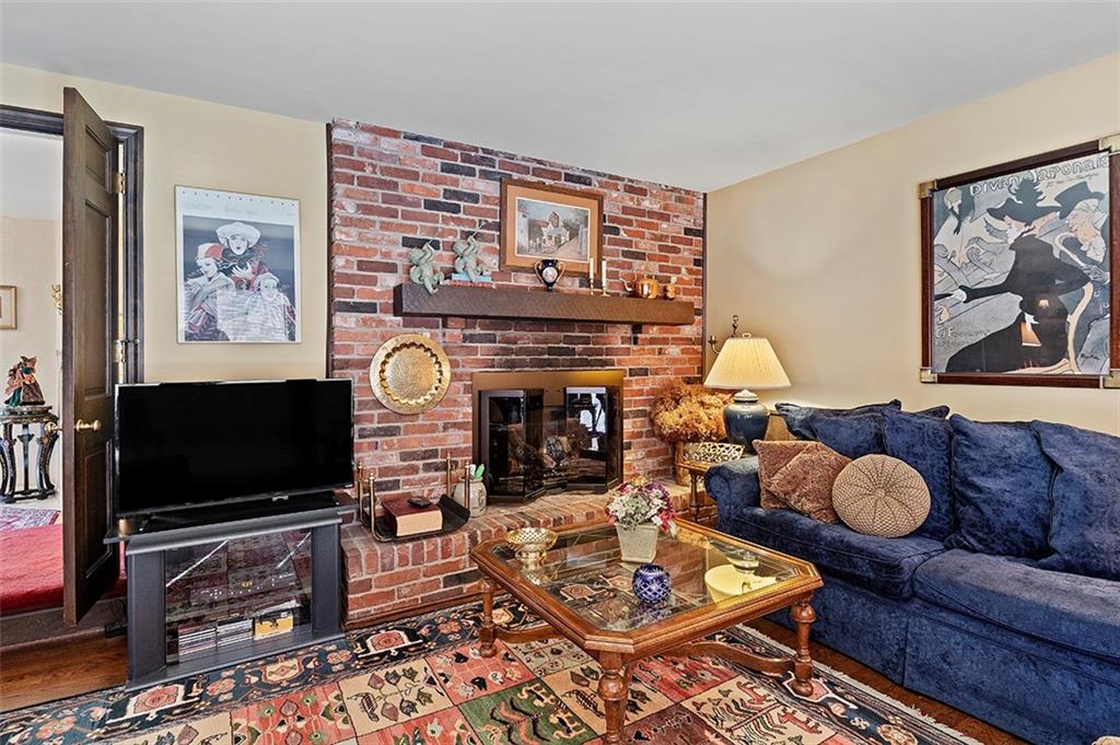 945 Old Hickory Road Pittsburgh, PA 15243 - Photo 10 of 22 Gallery Image 10