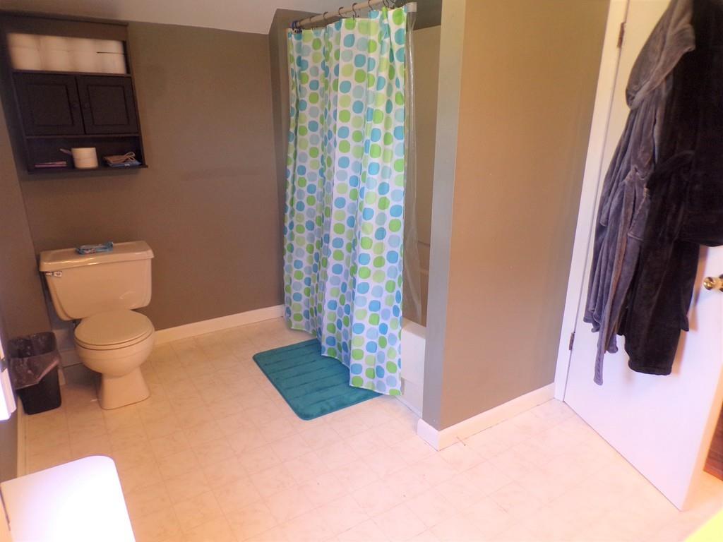 36 Frontenac Street Springfield, MA 01151 - Photo 11 of 24
